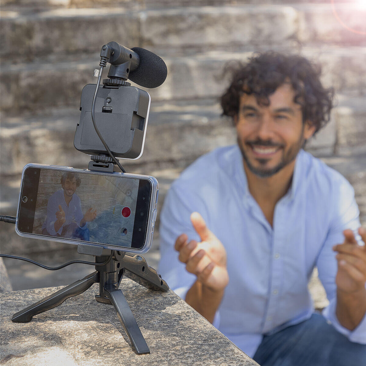 Kit Vlogging 6 Piezas "Plodni" InnovaGoods | Luz LED, Micrófono, Trípode y Mando BT