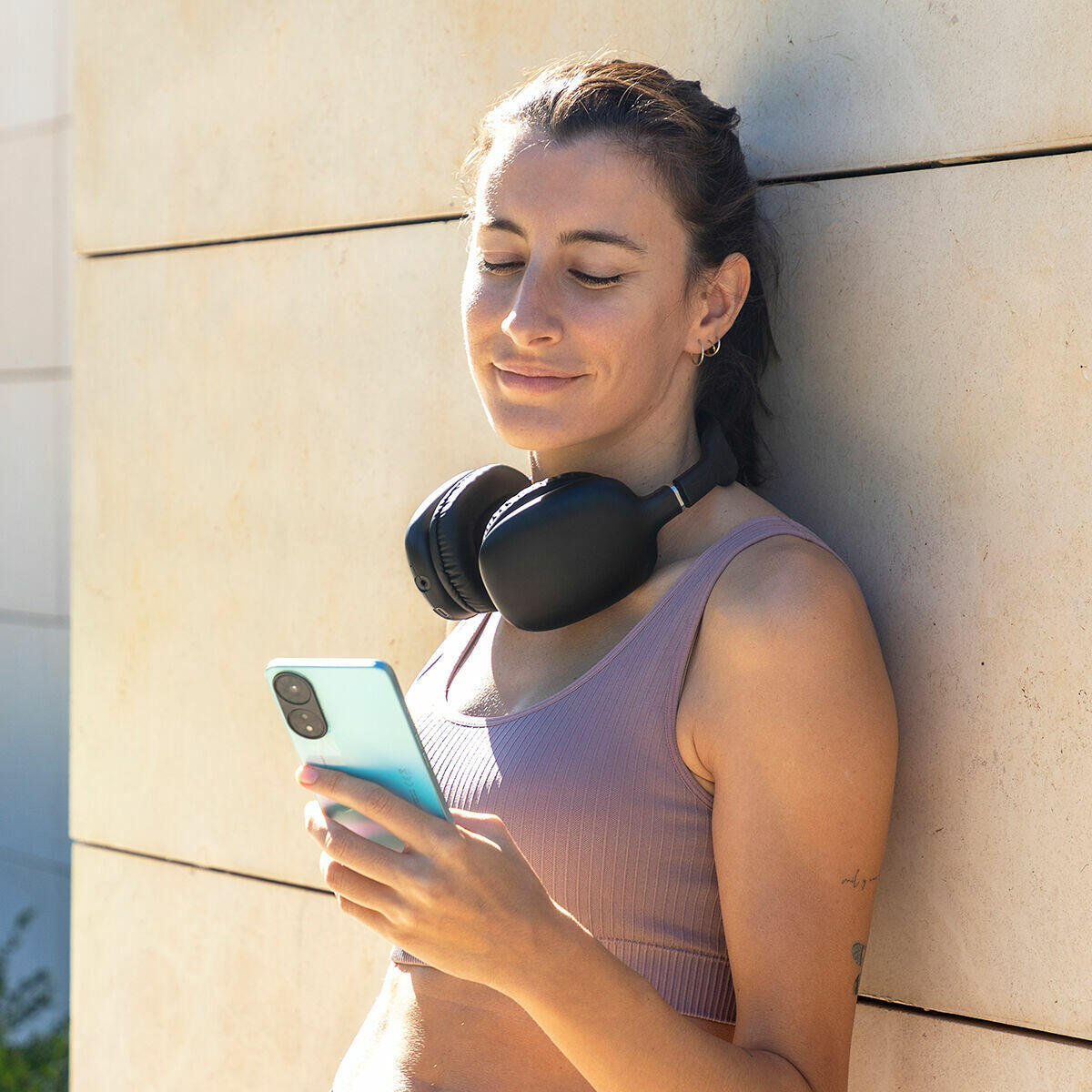Auscultadores Bluetooth Sem Fios Dobráveis | BT 5.3, Microfone e Entrada Aux | InnovaGoods