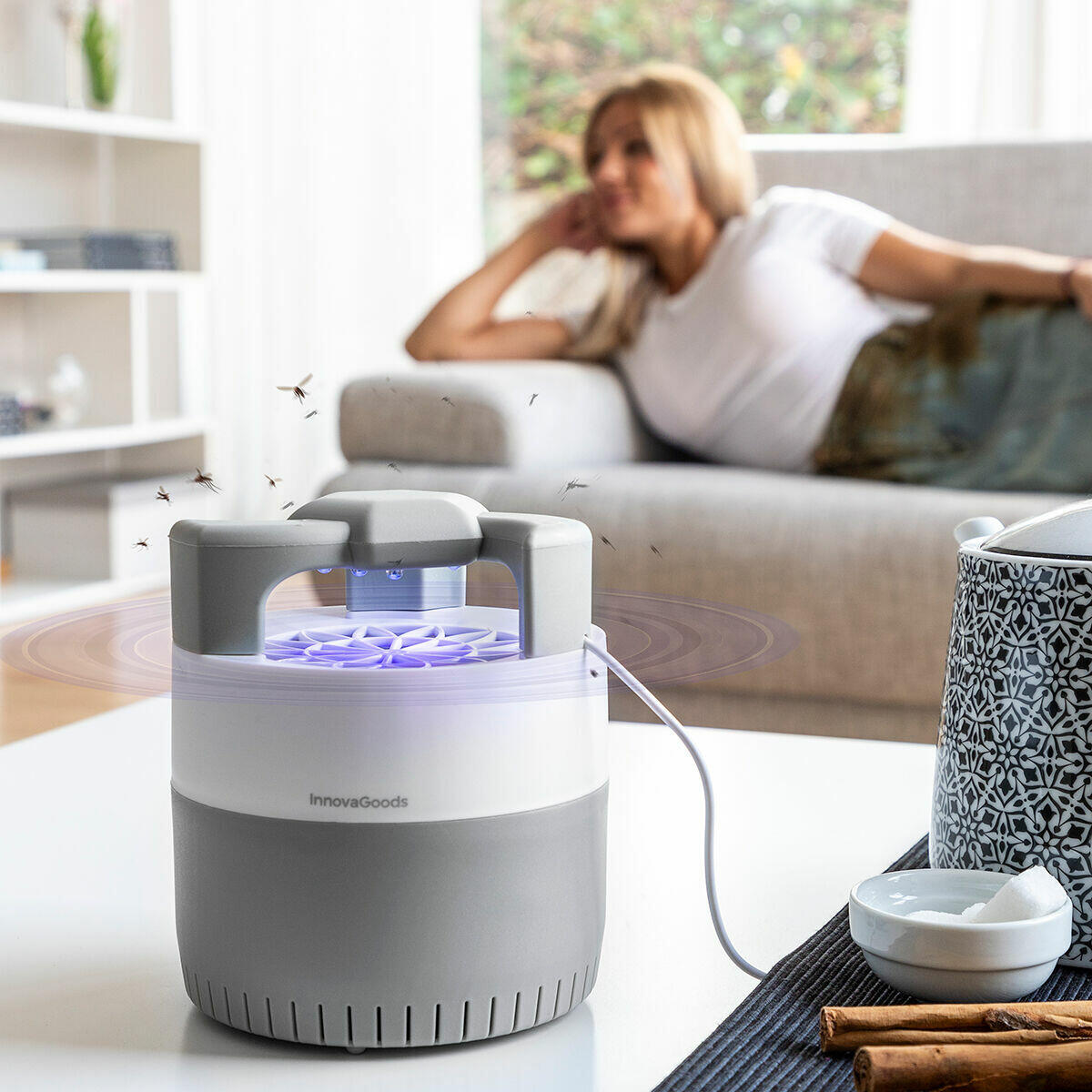 Lâmpada Antimosquitos por Sucção 6 LED UV | Silenciosa | Sem Químicos | USB | InnovaGoods