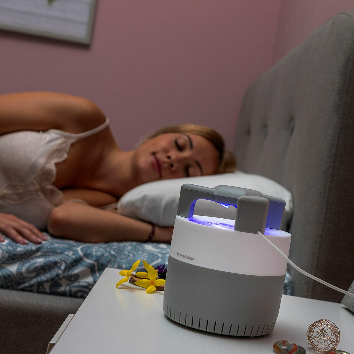 Lâmpada Antimosquitos por Sucção 6 LED UV | Silenciosa | Sem Químicos | USB | InnovaGoods
