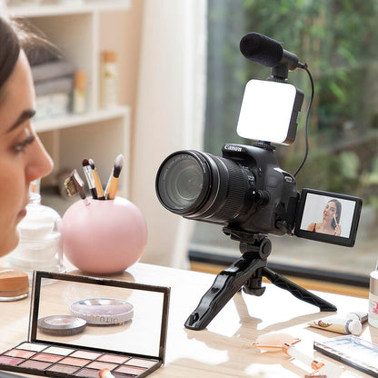 Kit Vlogging 6 Piezas "Plodni" InnovaGoods | Luz LED, Micrófono, Trípode y Mando BT